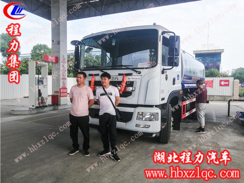2019/05/31 鄭州吳總、唐總在程力專用汽車股份有限公司自提一輛12方東風(fēng)D9噴霧車，單號26729
