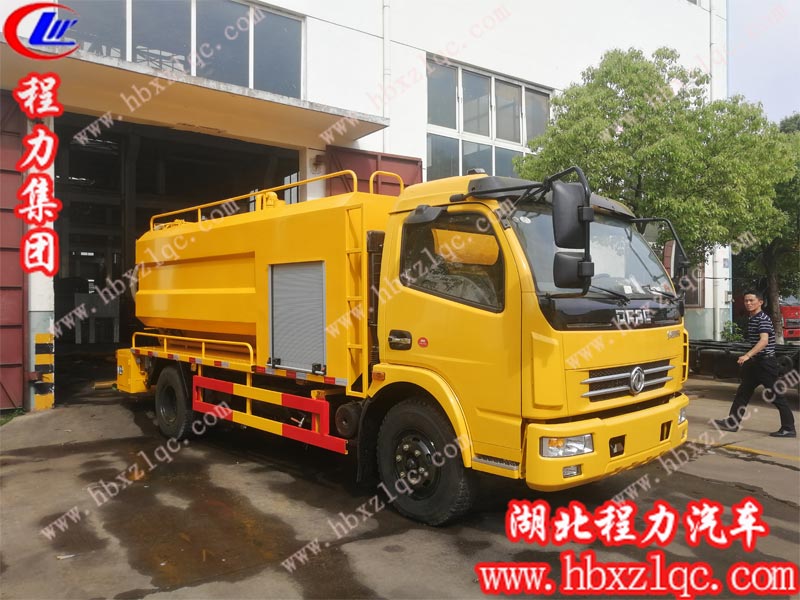 湖北程力集團(tuán)清洗吸污車遠(yuǎn)見(jiàn)聞名，深受廣大客戶追捧的多功能寶車！