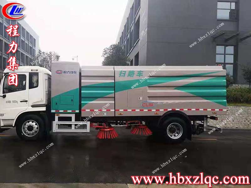 程力集團純電動的東風天錦掃路車，經(jīng)濟又環(huán)保
