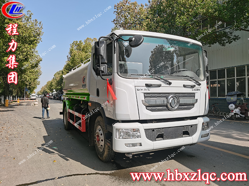 二月的天氣似六月，吉林客戶來程力集團自提東風(fēng)D9灑水車