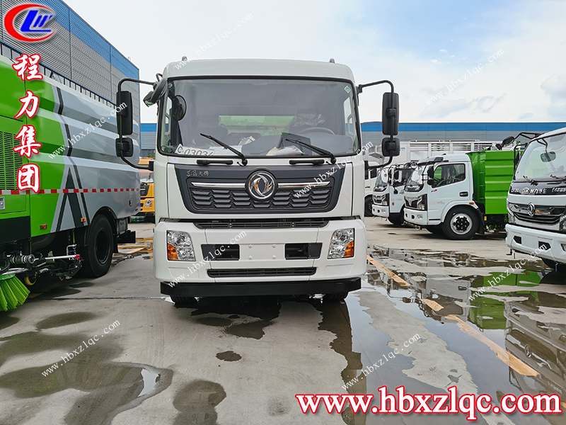 程力集團東風天錦掃路車發(fā)往山西太原，讓垃圾和樹葉說“拜拜”